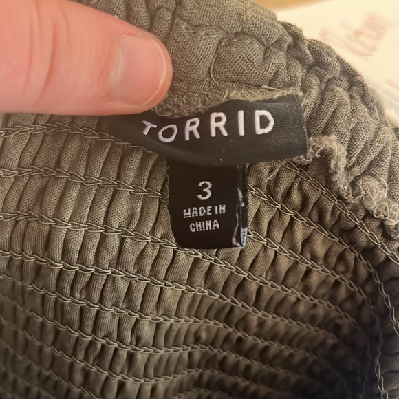 Plus size olive green Torrid off-shoulder blouse - Picture 7 of 7